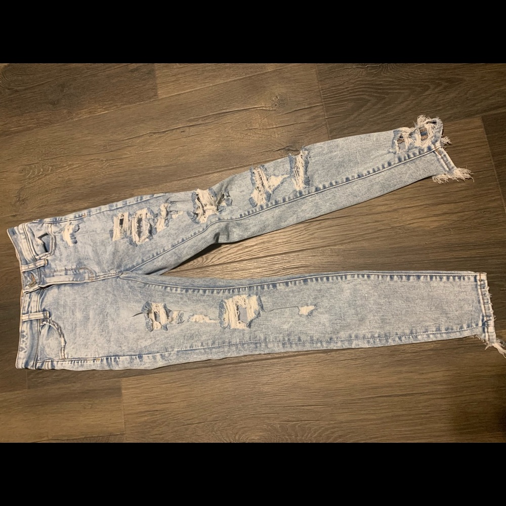 American Eagle Ripped Skinny jeans
